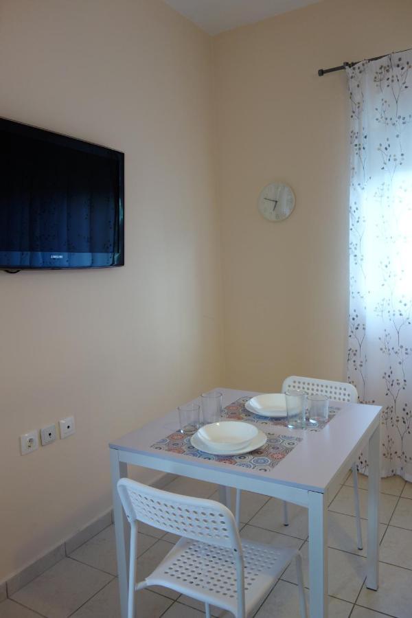 Kiki'S Cosy Apartments Nea Chili Bagian luar foto